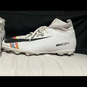 Nike mercurial soccer cleats in size 6 youth.